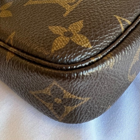 Authentic Louis Vuitton Monogram Mini Pochette - Picture 9 of 9